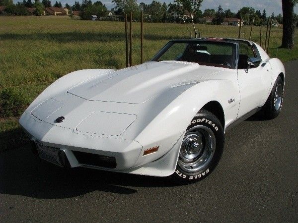 1976-corvette-stingray-002.jpg