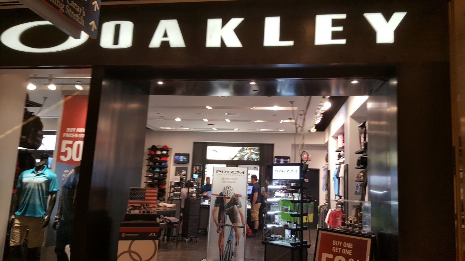 oakley store chicago