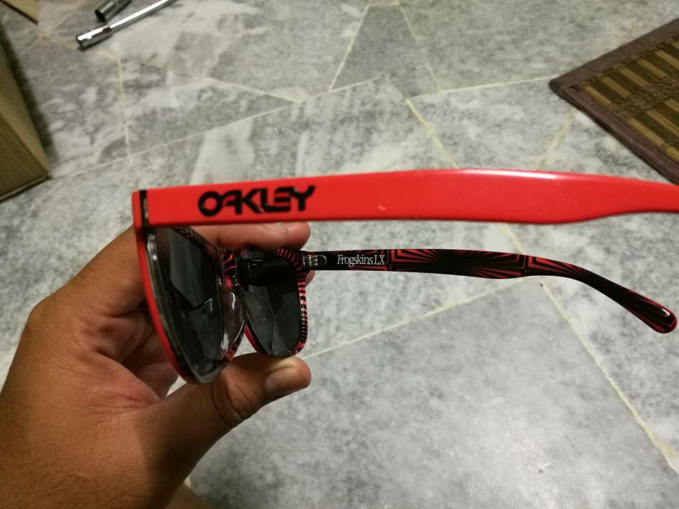 oakleys made in china