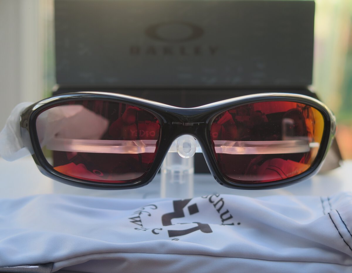 Above Oakley Piet New Straight Jacket II Polished Black - PRIZM Snow Torchjpg.jpg