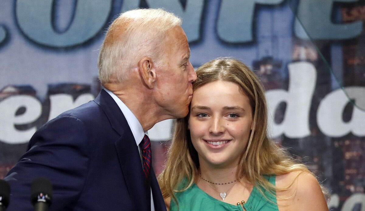 e9df424f86a08ffb9300b35f%2Fjoe-biden-granddaughter.jpg