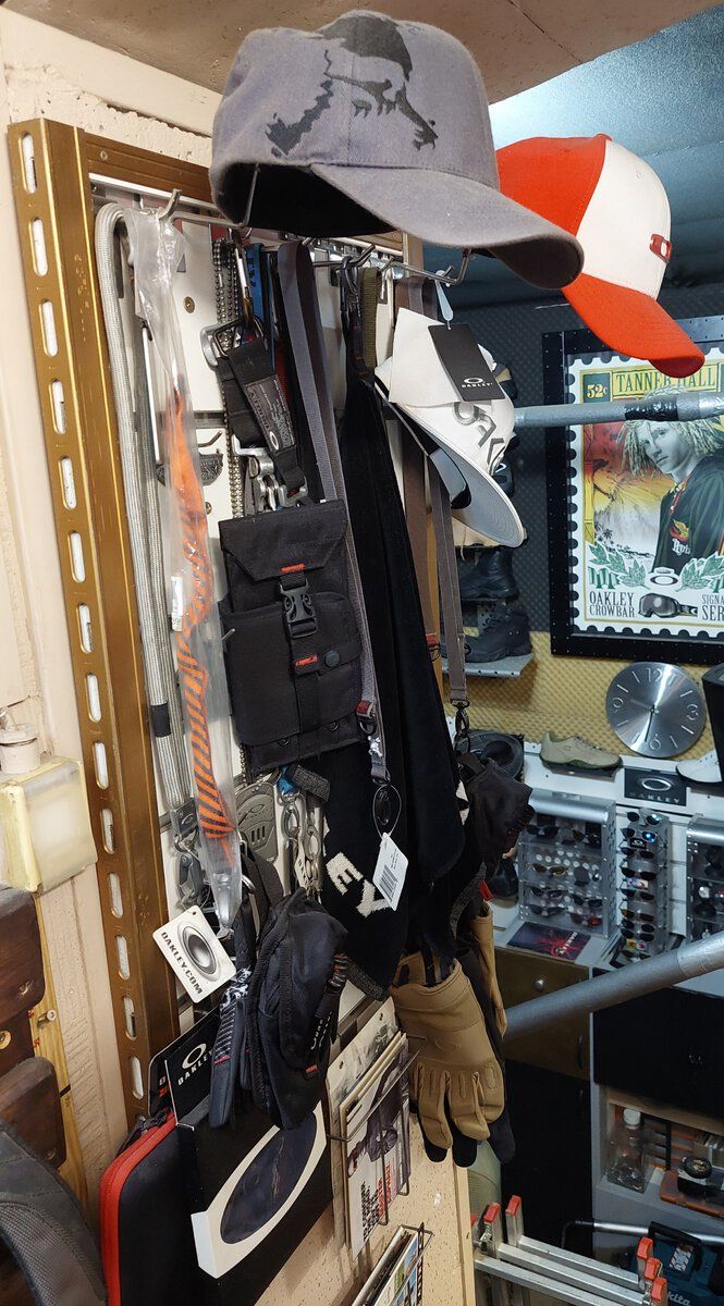 Everything can hanging_2.jpg