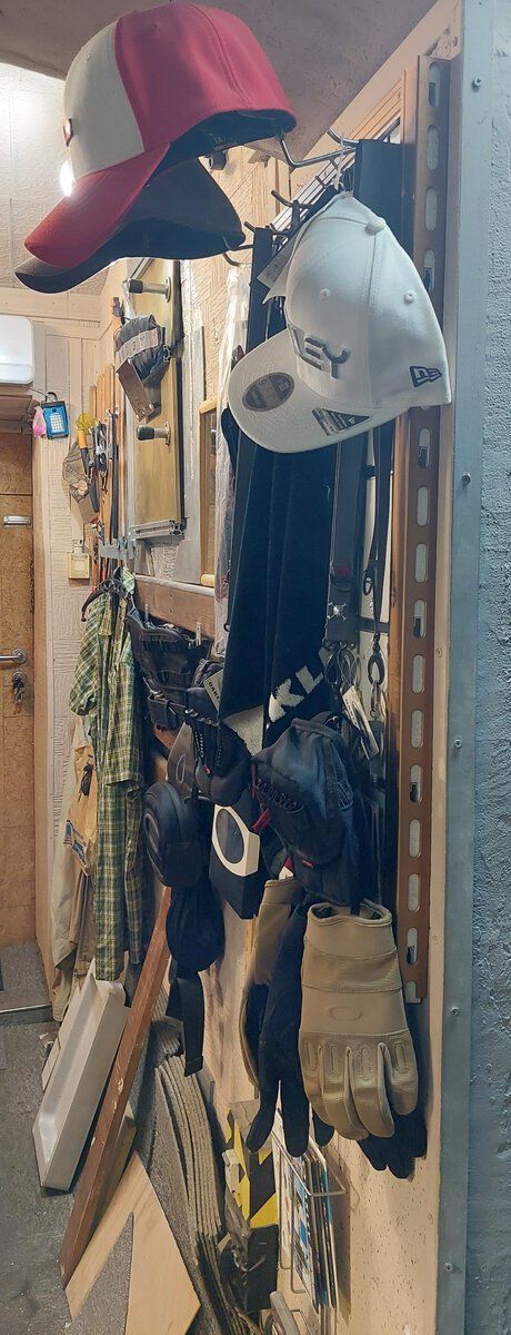 Everything can hanging_3.jpg