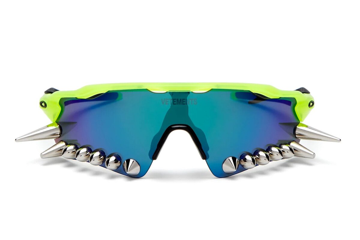 https---hypebeast.com-image-2019-03-vetements-oakley-spikes-200-sunglasses-info-1.jpg