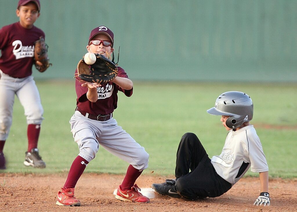 Kids-Oakley-Baseball-Sunglasses-1024x731.jpg