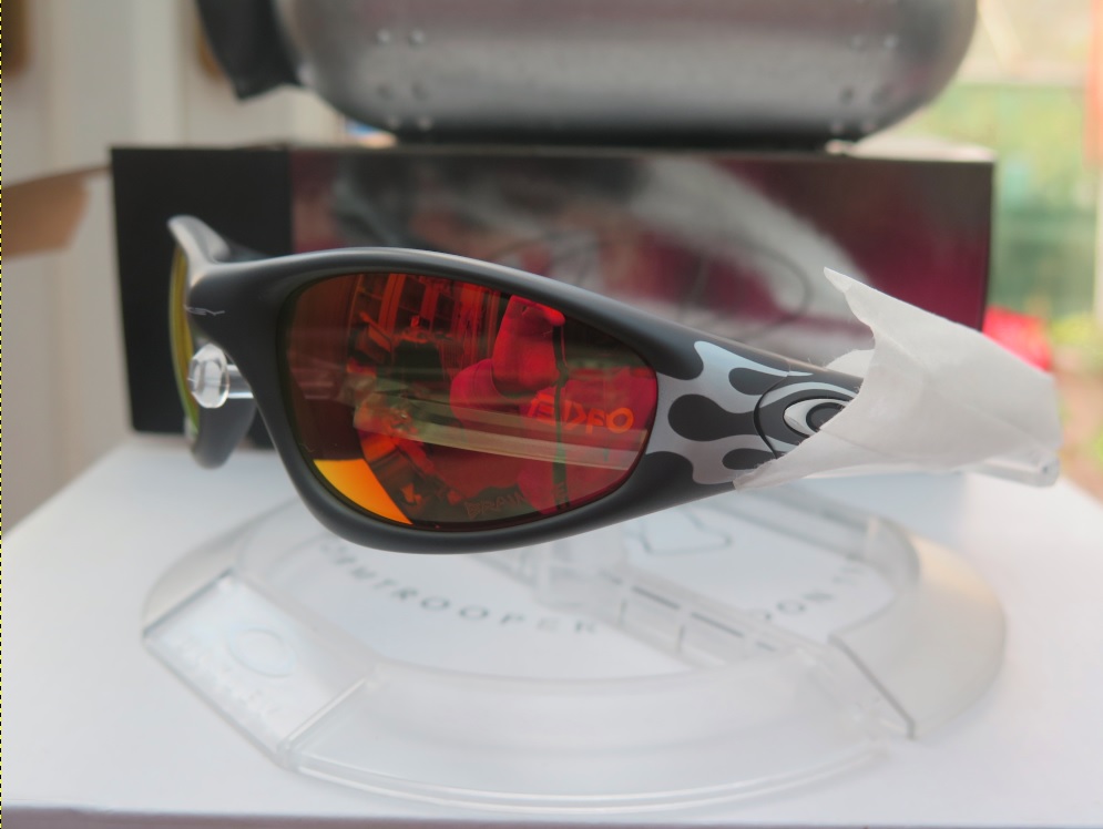 Left Side Brain Dead New Straight Jackets Dark Grey - White Flames - Prizm Ruby Iridiumjpg.jpg