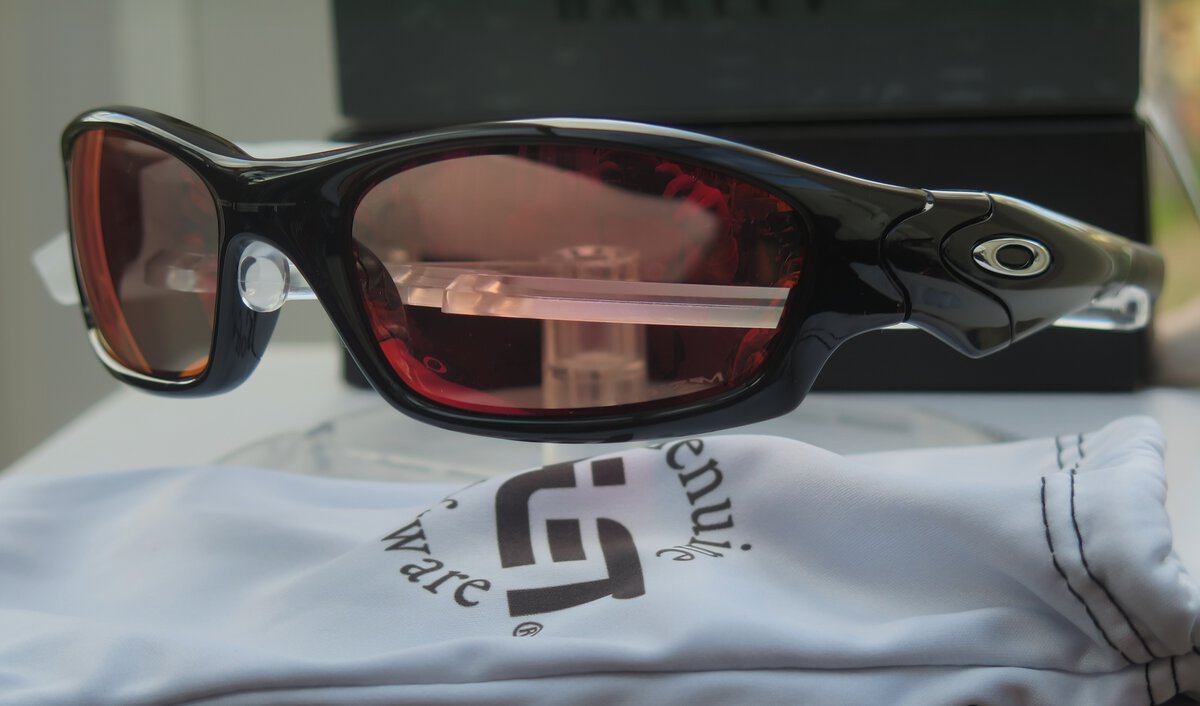 Left Side Oakley Piet New Straight Jacket II Polished Black - PRIZM Snow Torchjpg.jpg