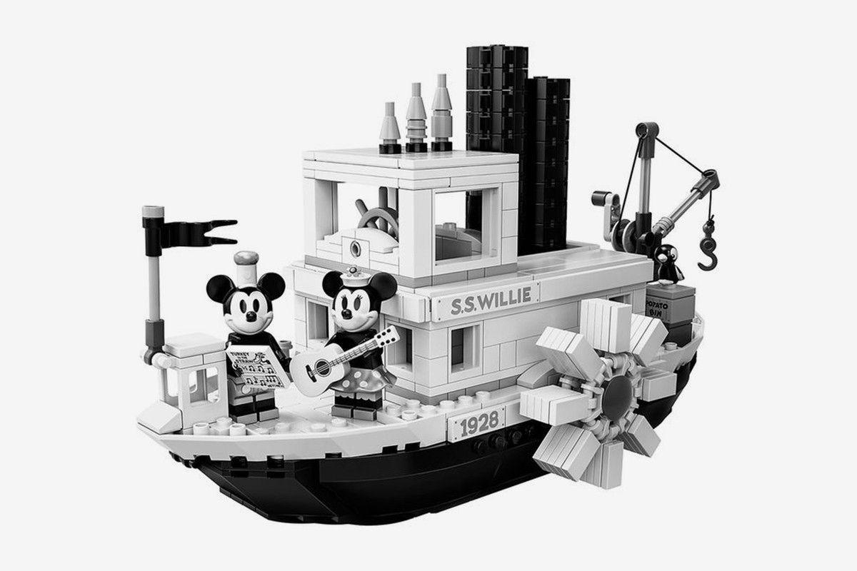 lego-ideas-steamboat-willie-set-08.jpg