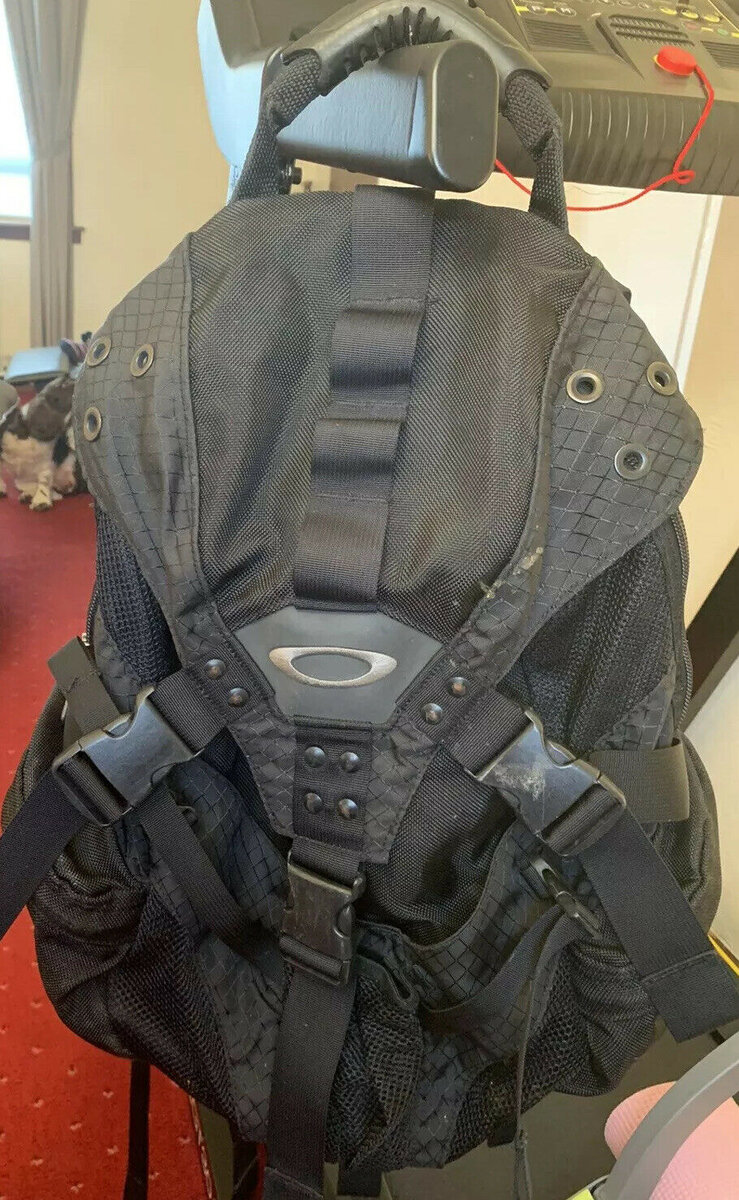 oakley backpack.jpg