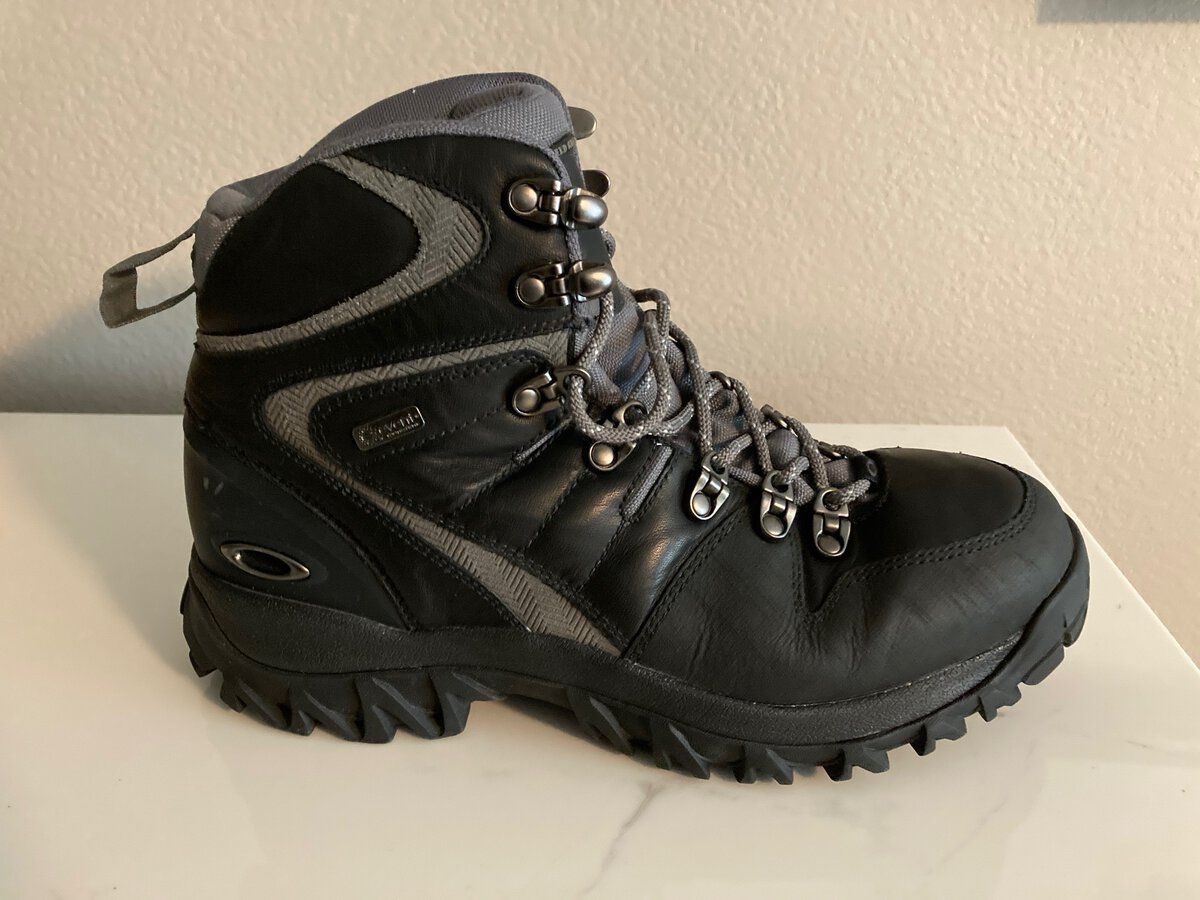 Oakley Boot 3 1.jpg