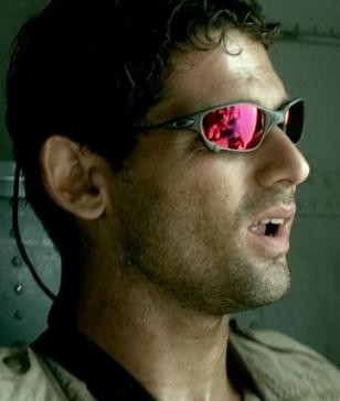 Oakley-Juliet-Eric-Bana-Black-Hawk-Down.jpg