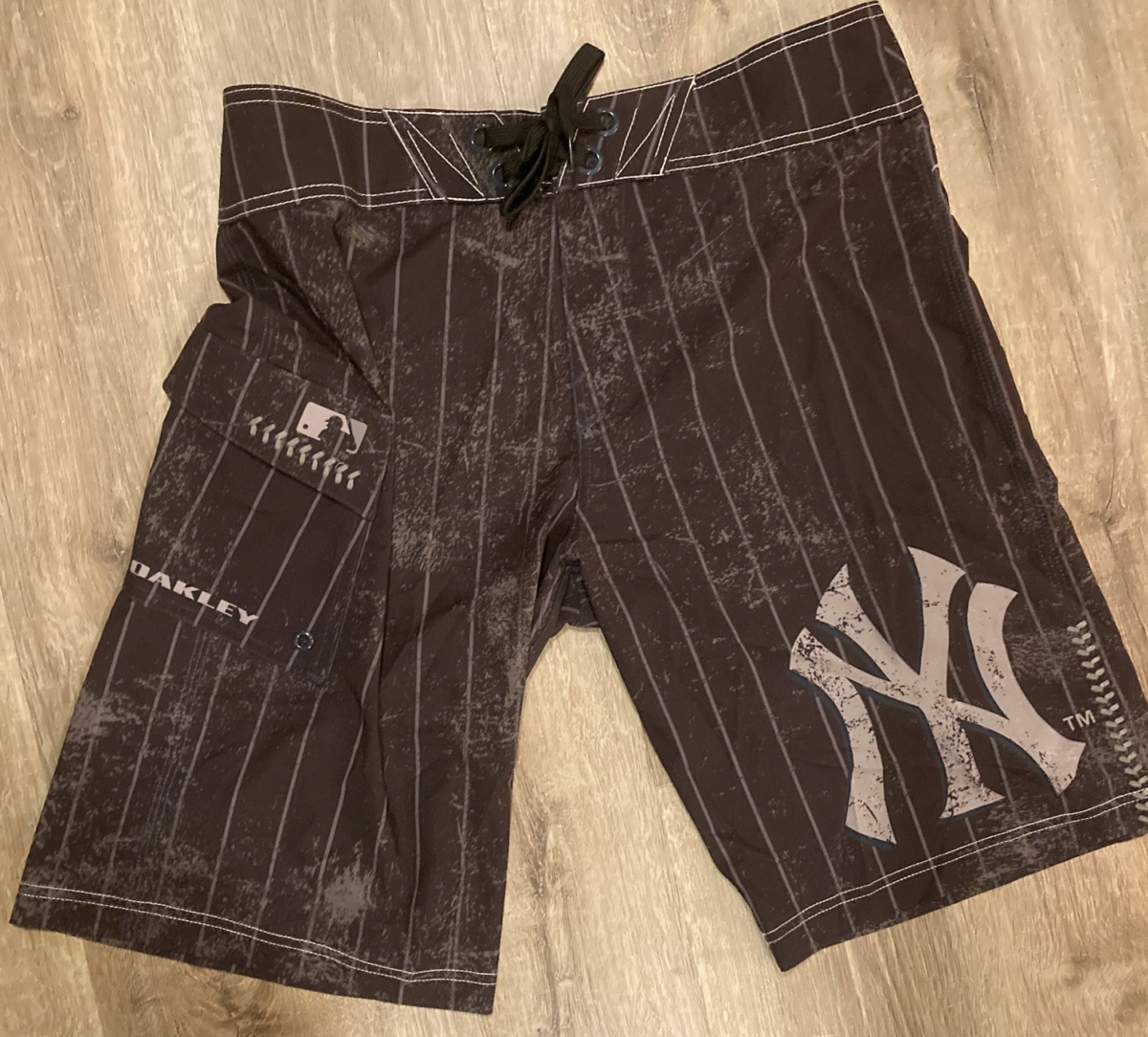 Oakley New York Yankees Boardshort 3 1.png