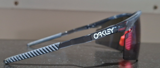 oakley pic side.png