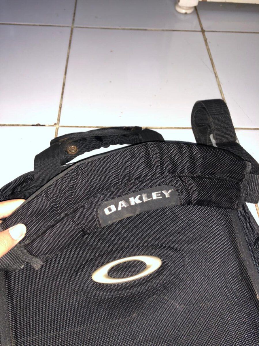 oakley7.jpg