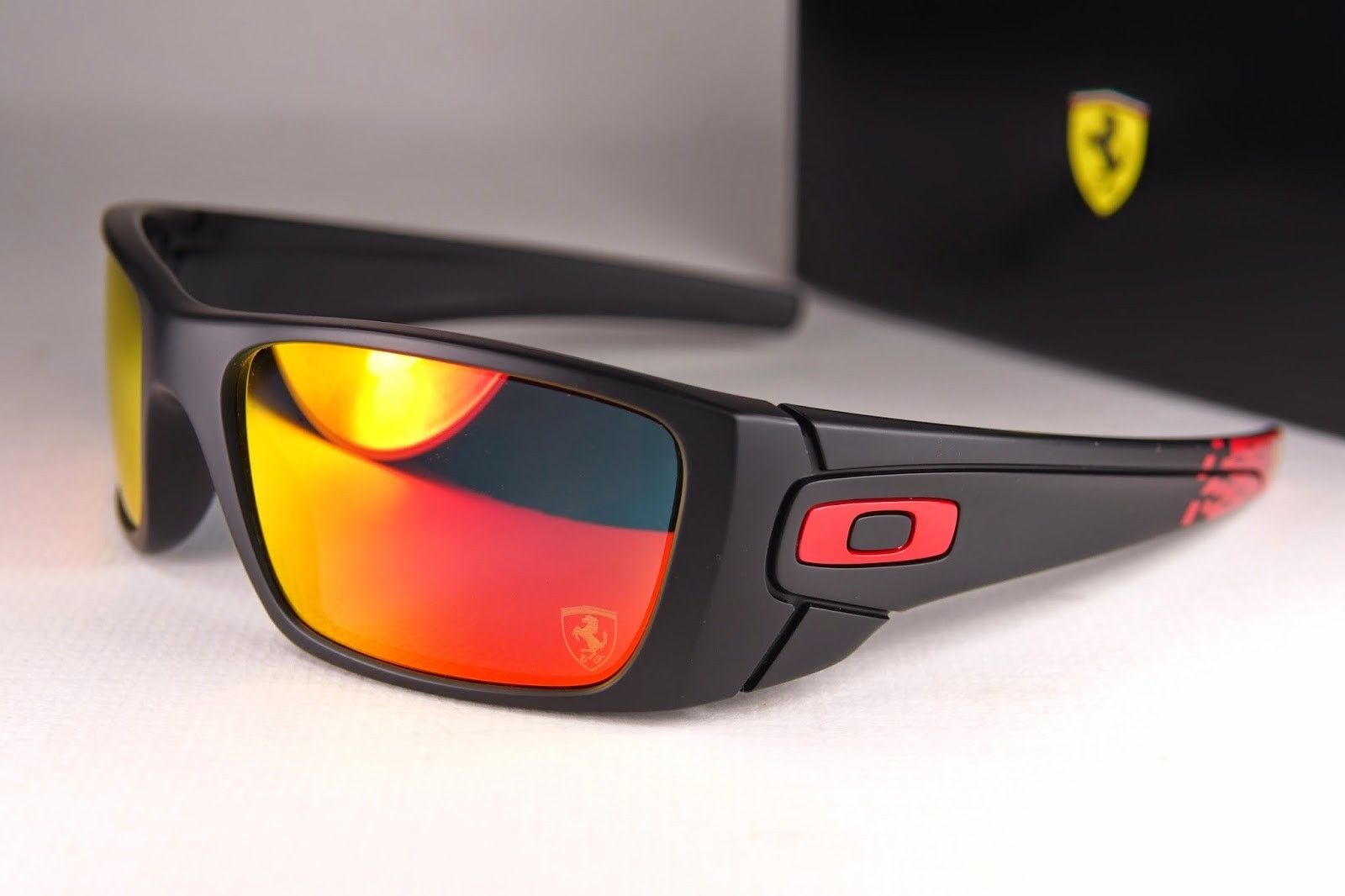 OO9096-A8 scuderia ferrari fuel cell oakley joe.JPG