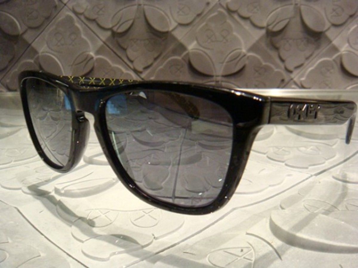 originalfake-x-lance-armstrong-x-oakley---limited-edition-frogskin-sunglasses---0.jpg