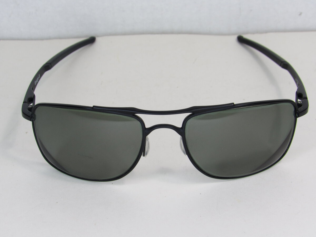 Sunglasses Oakley Guage 8 Black Case 02.JPG