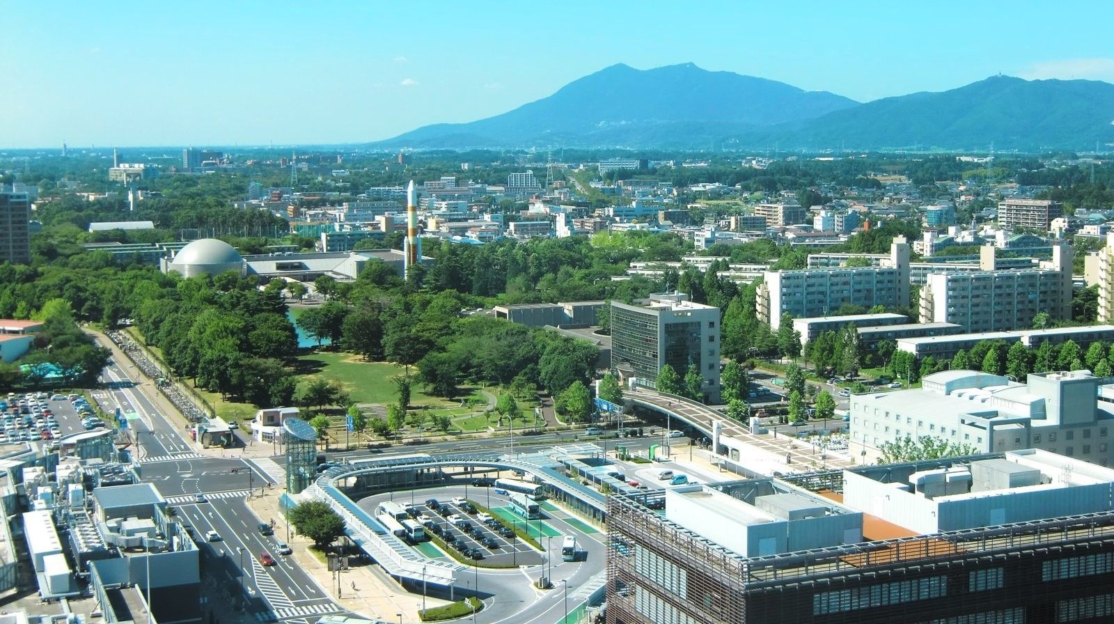 Tsukuba_Center_&_Mt.Tsukuba01.jpg