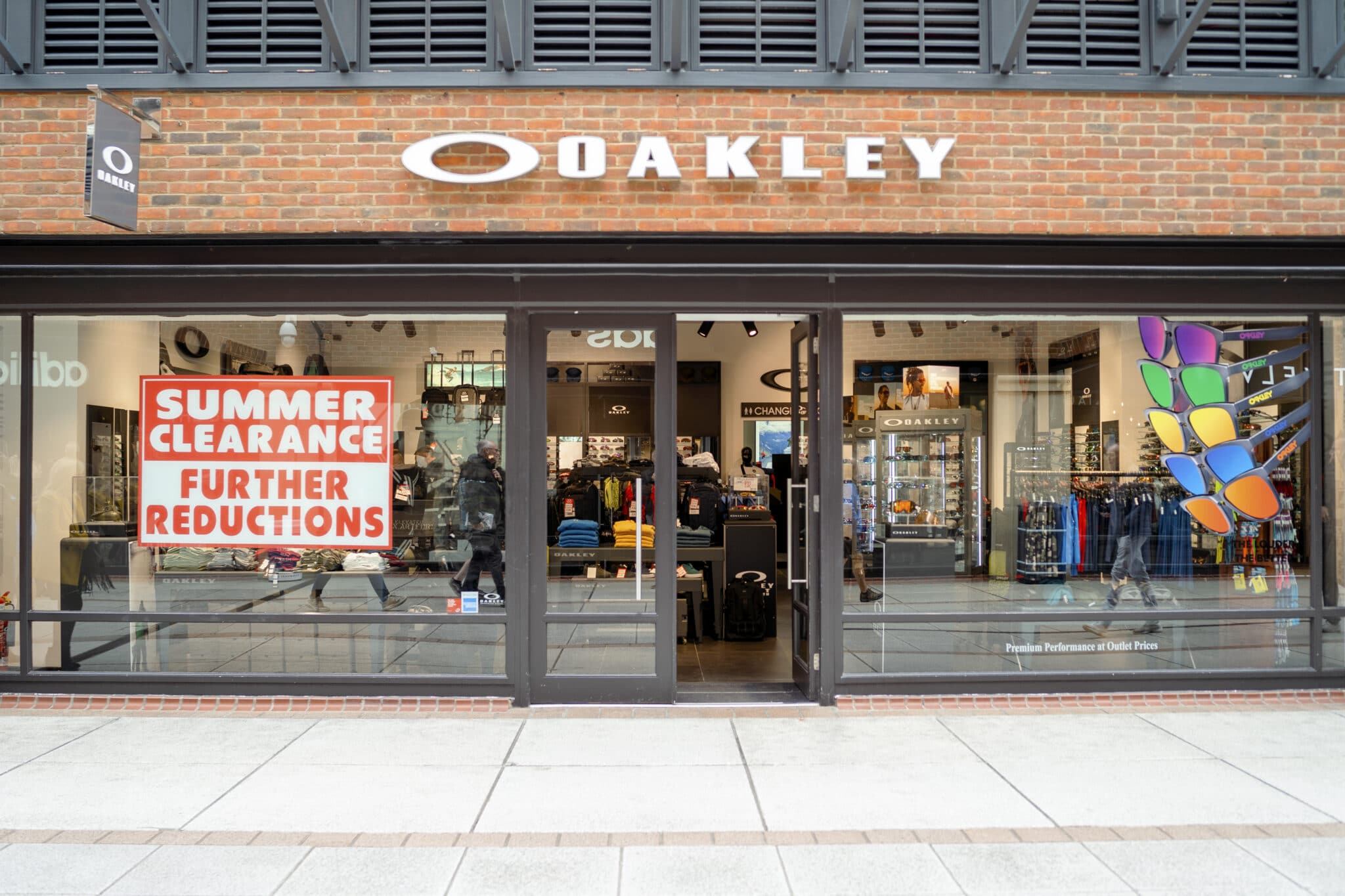 The Cheap Oakley Sunglasses Guide | Save & Never Pay Retail