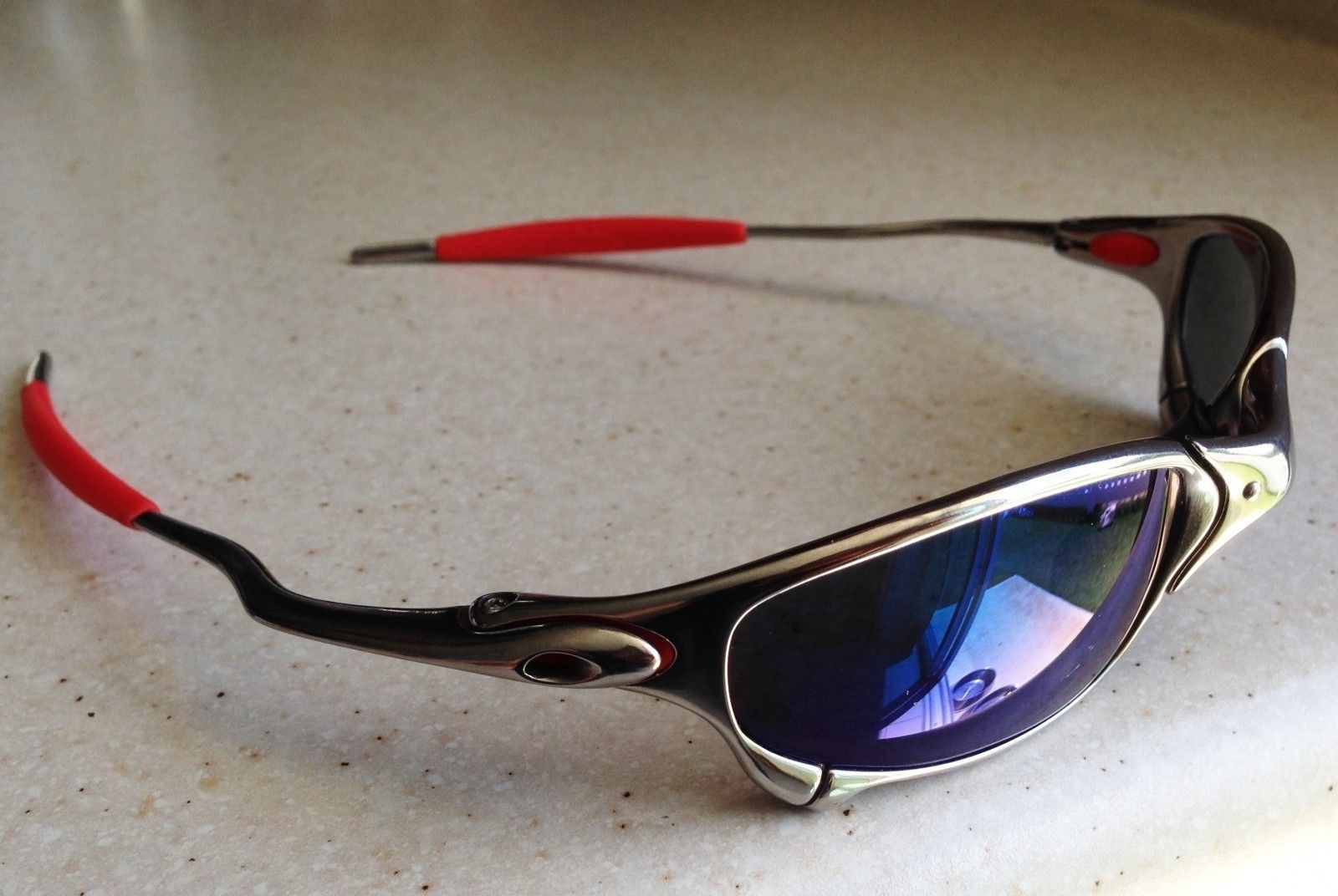 OAKLEY JULIET / POLISHED - ICE POLARIZED LENSES - Side View