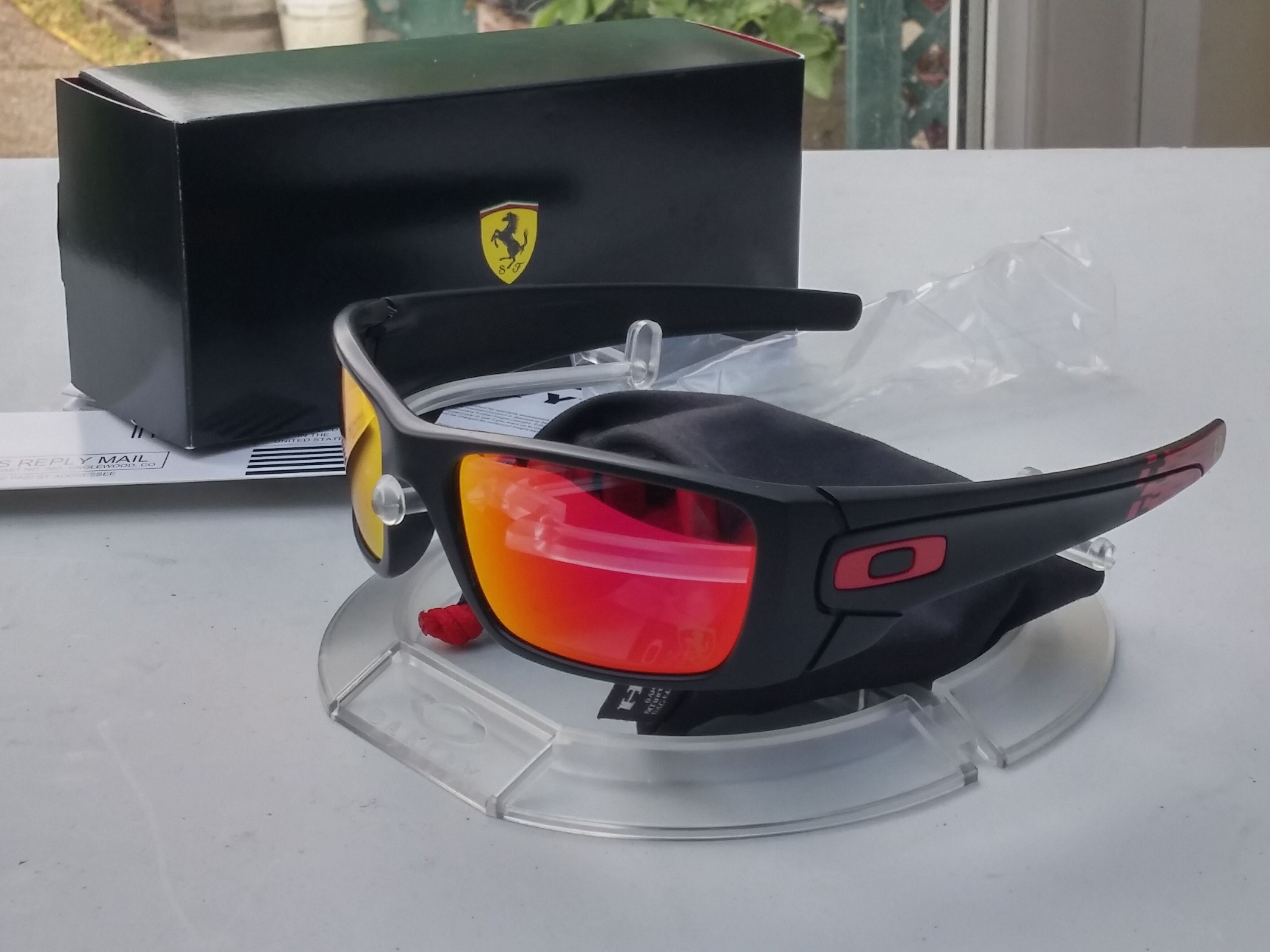 Scuderia Ferrari Fuel Cell Matte Black / Ruby Iridium